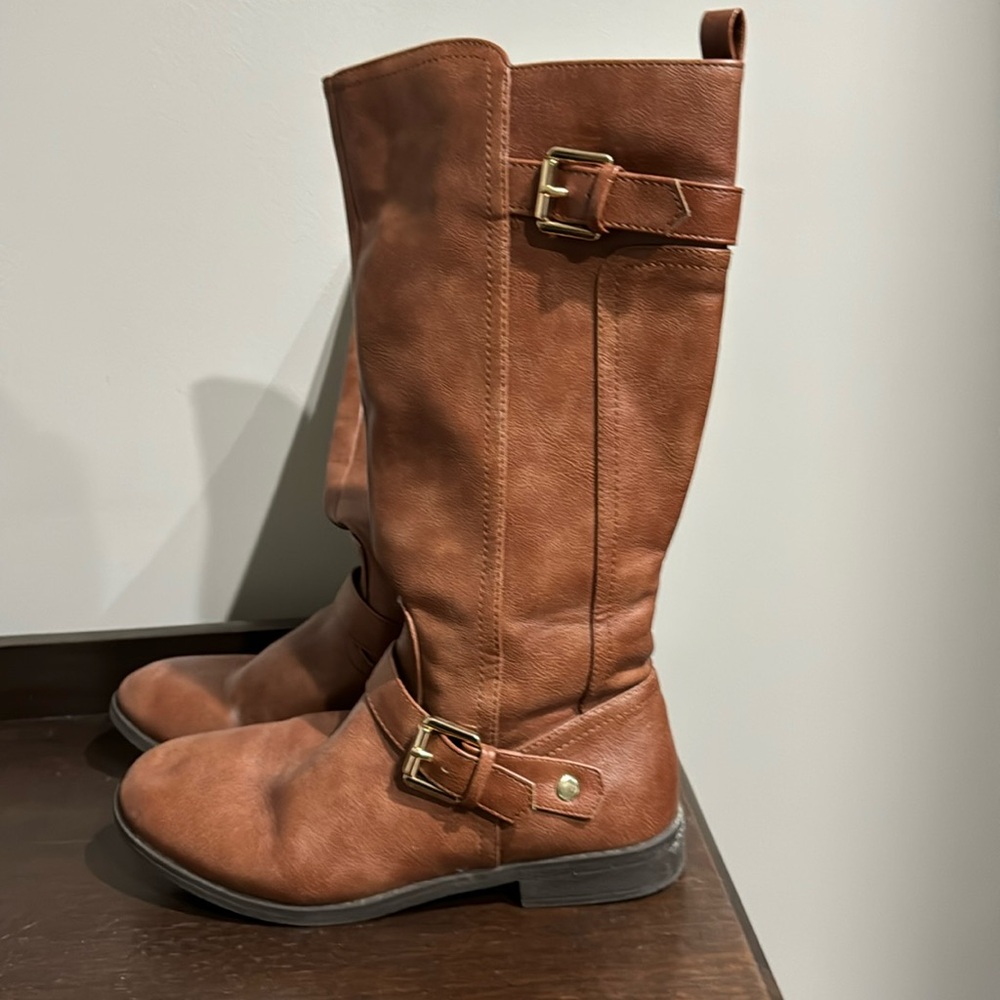 Youth girls boots.